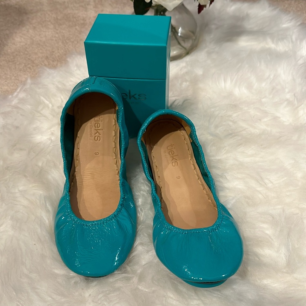 Like new Tieks blue size 9!